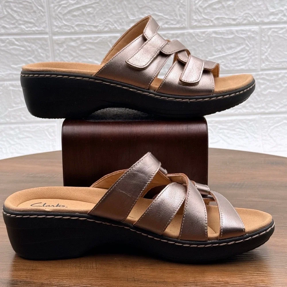Clarks Merliah Karli Sandals Womens 8.5 Pewter Like New Metallic Wedge Slide
